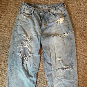 Relaxed Fit American Eagle Mom Jean
